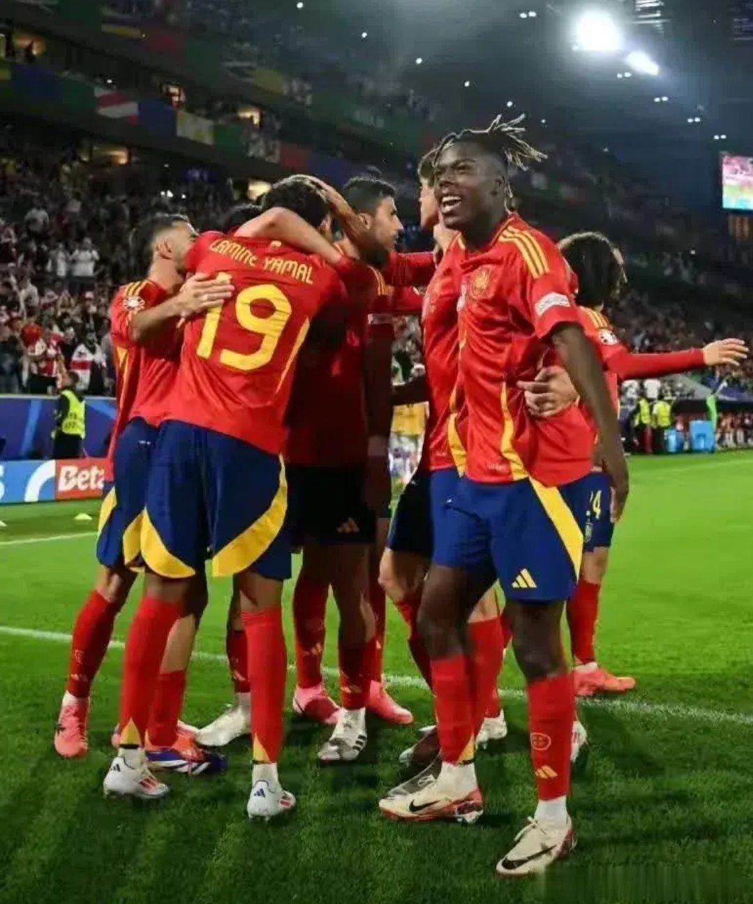 欧洲赛程密集进行,球队瞄准冠军 欧洲赛程密集进行,球队瞄准冠军