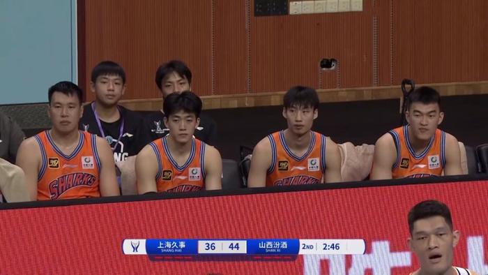 上海男篮迅速反击,稳固领先优势的简单介绍 上海男篮迅速反击,稳固领先优势的简单介绍