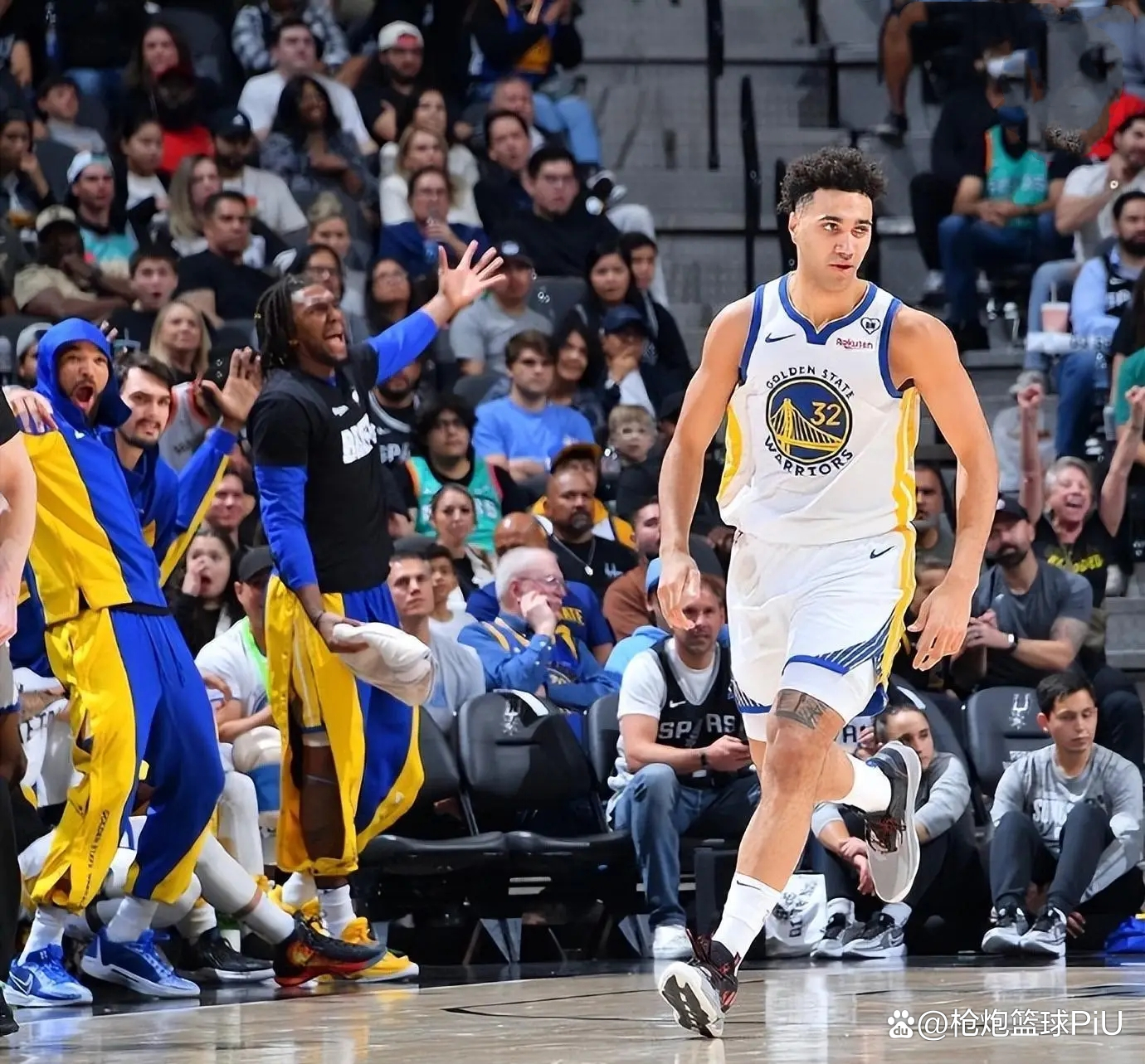 勇士队关键时刻暴露问题,面临重重困境 勇士队关键时刻暴露问题,面临重重困境