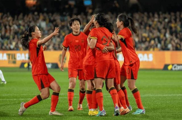 杨丽率领中国足球队实力抢眼比赛 杨丽率领中国足球队实力抢眼比赛