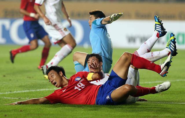 国内足球盛事轮番开打,球迷热情高涨的简单介绍 国内足球盛事轮番开打,球迷热情高涨的简单介绍