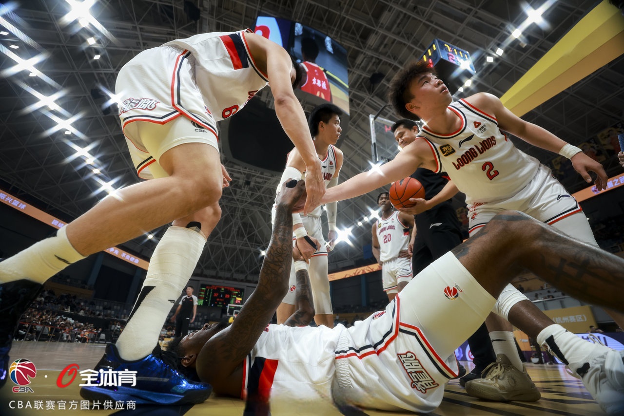 广州城主场负于江苏苏宁,遭遇三连败的简单介绍 广州城主场负于江苏苏宁,遭遇三连败的简单介绍