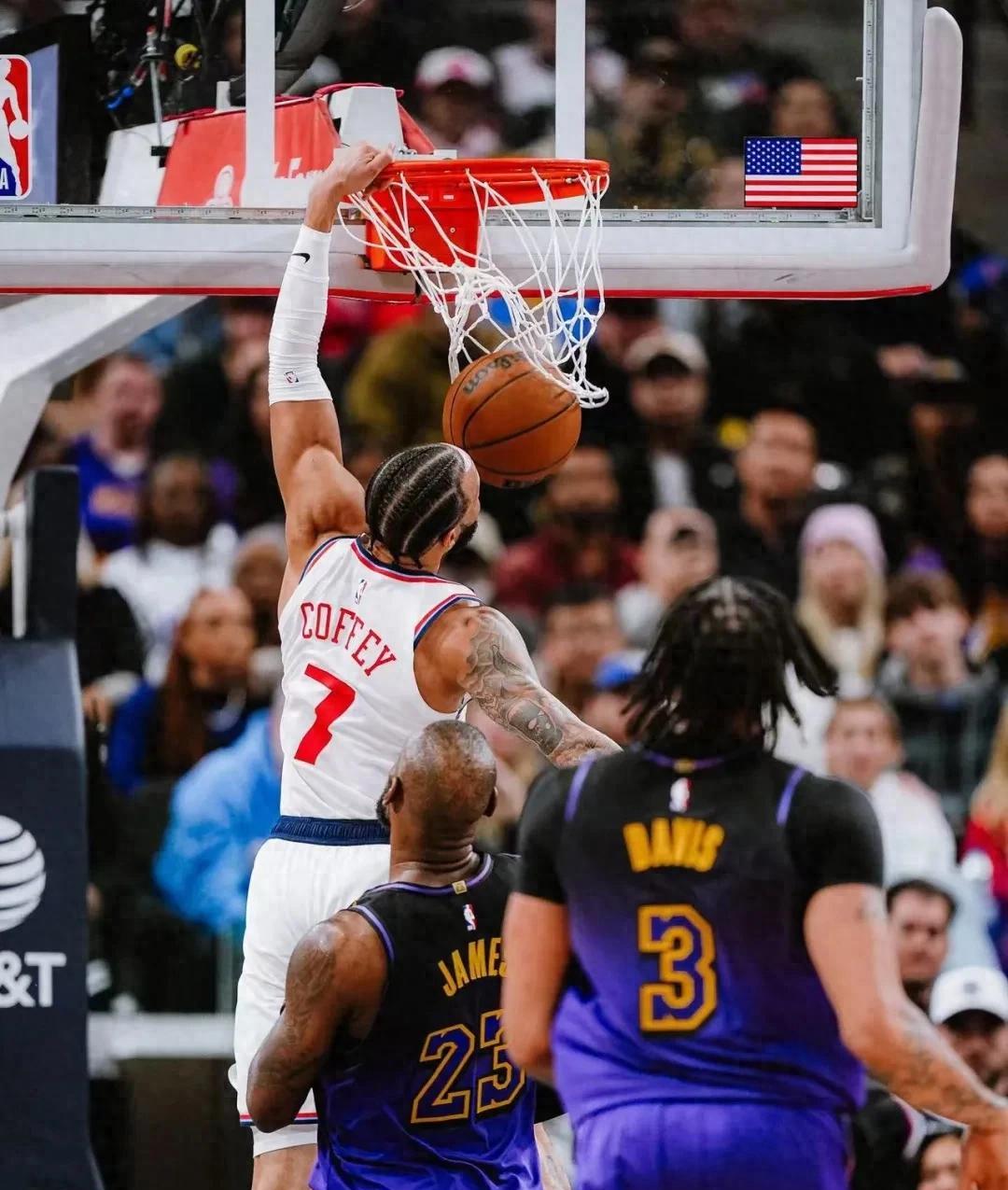 快船队在大胜湖人队后稳步向前