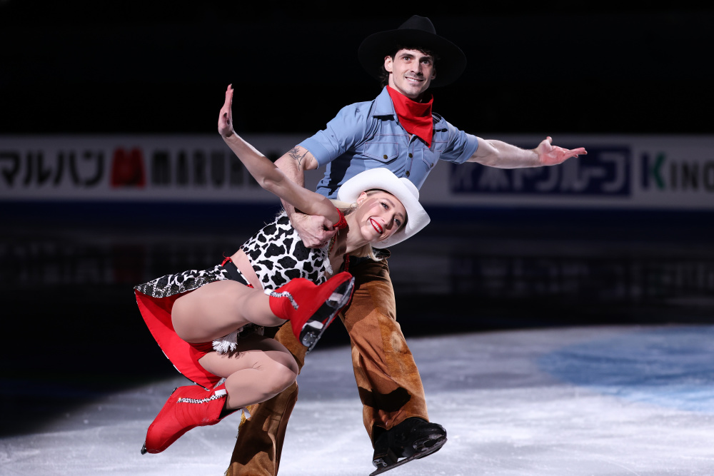 包含加拿大花样滑冰选手优雅展现-获得高分的词条