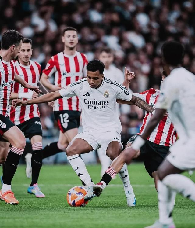 包含足球明星传闻离队，转会传闻愈演愈烈的词条