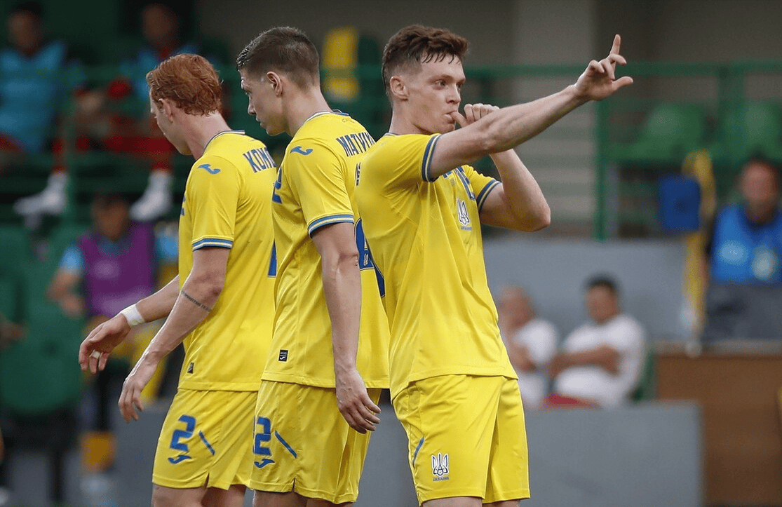 关于荷兰客场击败摩尔多瓦，梅尔滕斯进球的信息