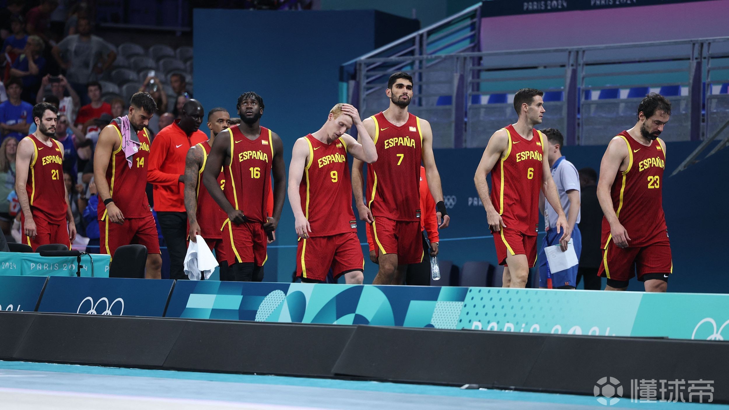 西班牙队实现男足八强逆袭，晋级半决赛