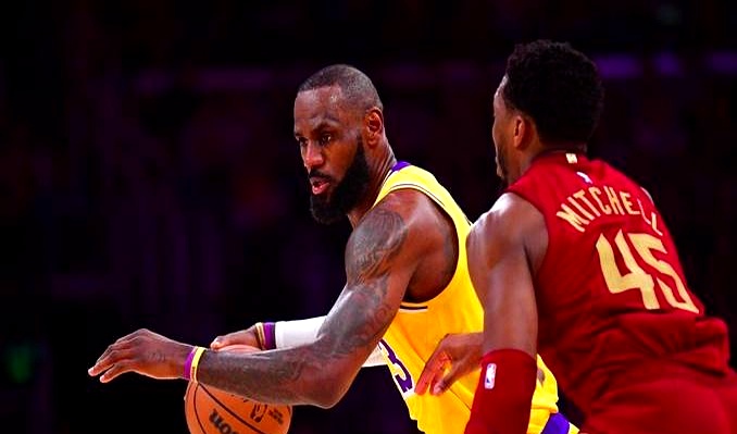 热火惨败湖人，浓眉哥全场压制对手