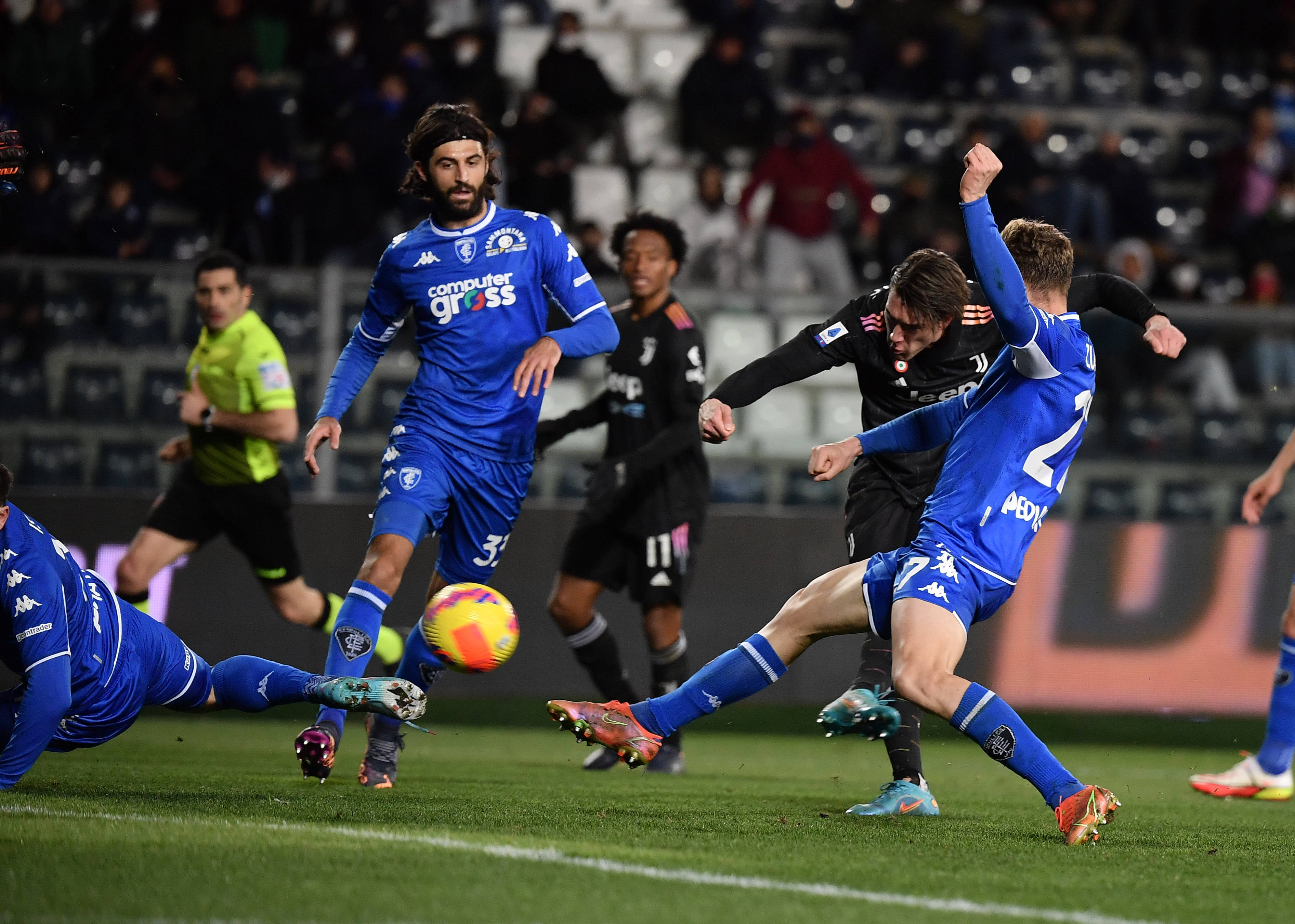 开云平台-包含曼城副队长表现出色，备战下一轮对决的词条