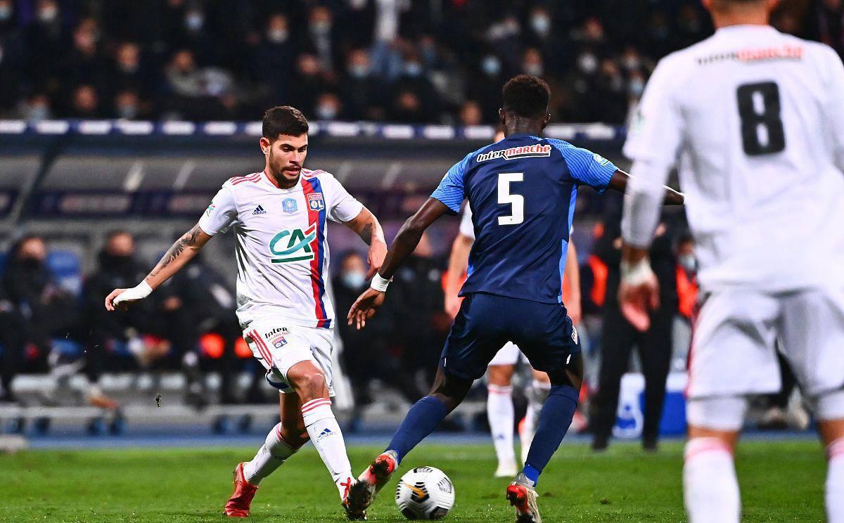 南特主场欢呼声不断，引领球队勇往直前