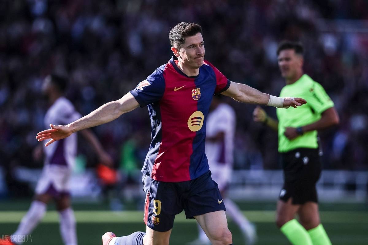 西班牙篮球联赛迎来精彩对决，巴塞罗那队强势