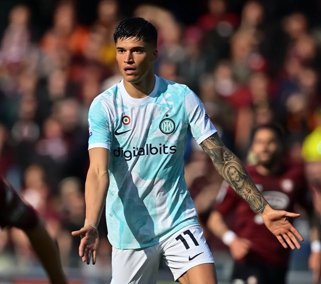 国米血战热那亚，全队奋勇争先重夺冠冕