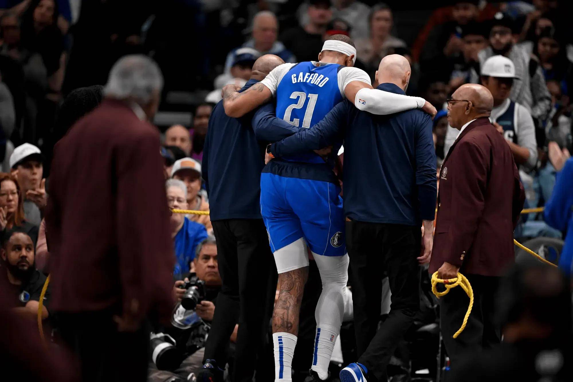 篮网惊险击败人，戴维斯受伤离场