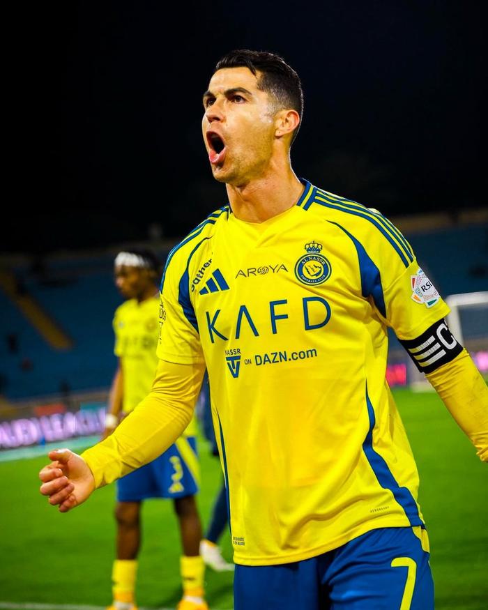 开云下载-克里斯蒂亚诺·罗纳尔多再掀进球狂潮，手握金靴标