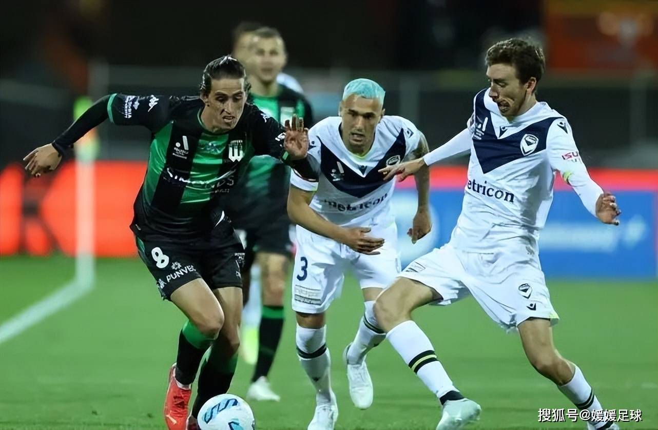 墨尔本足球队在比赛中展现出强大实力 墨尔本足球队在比赛中展现出强大实力