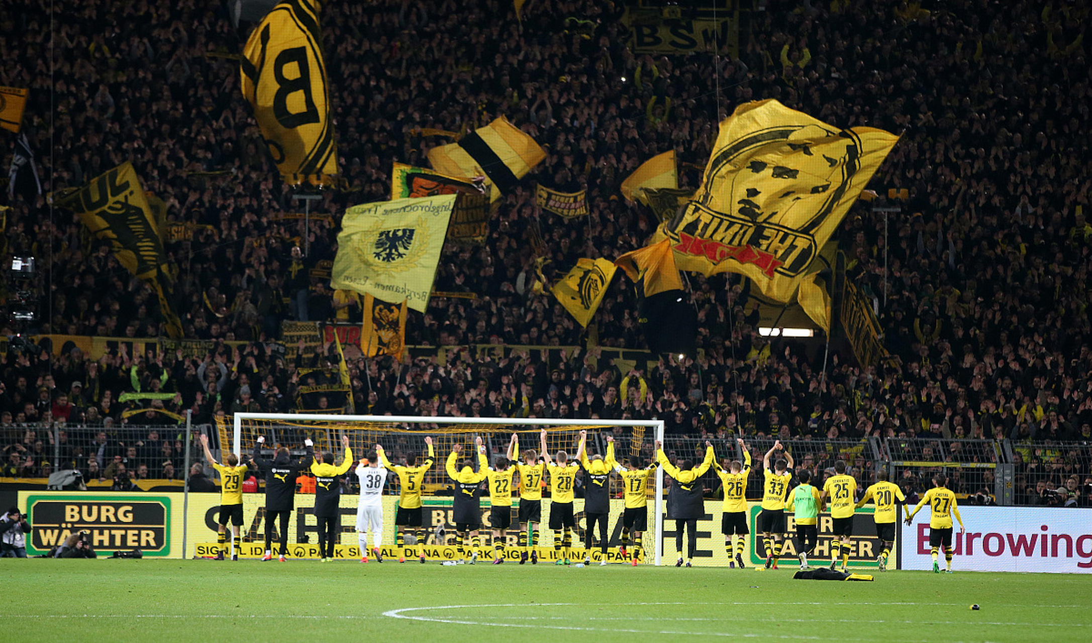 包含多特蒙德凭借进攻火力强劲,一举击败对手的词条 包含多特蒙德凭借进攻火力强劲,一举击败对手的词条