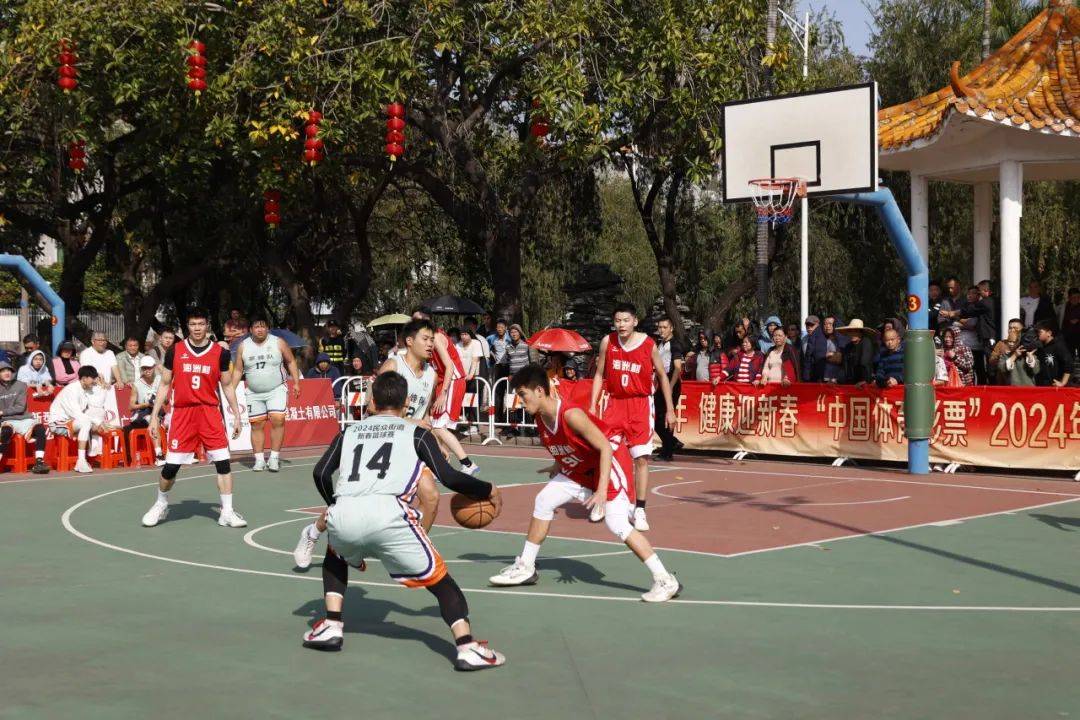 开云体育入口-篮球赛事比赛场面激情四射，球星各显神通