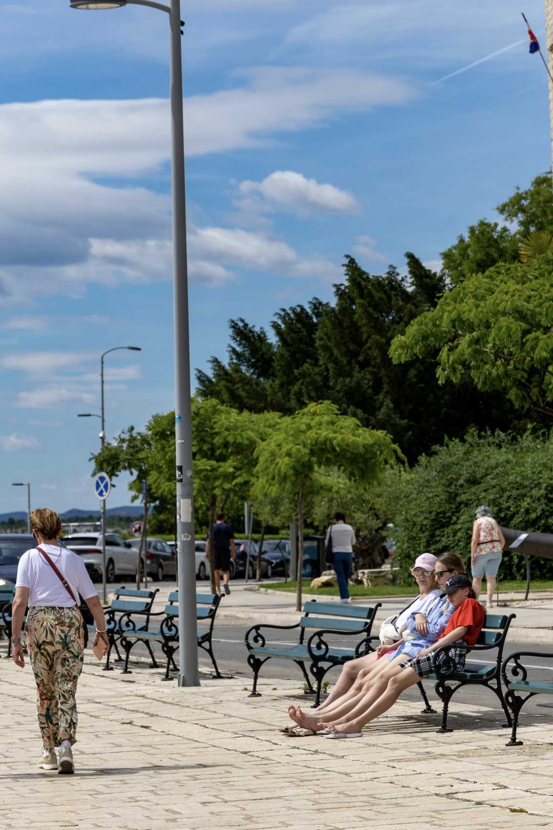 包含克罗地亚客场不敌斯洛文尼亚，遭遇困境的词条