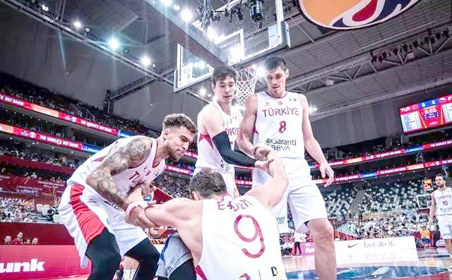 包含捷克队被意大利淘汰，未能晋级篮球世界杯强的词条