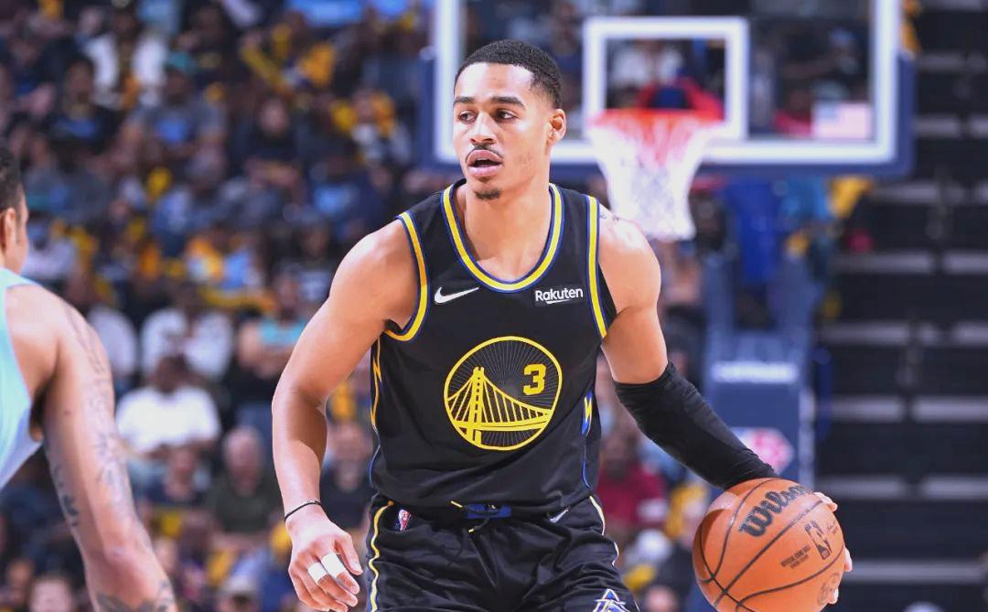 勇士队主教练接受采访：重回助教席感受不同