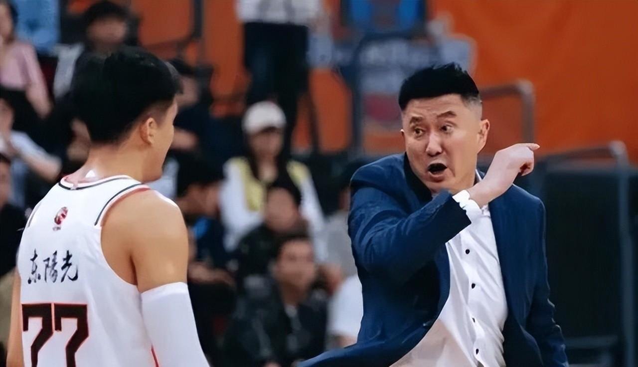 球队筹备不足，遭遇连败，状态低迷