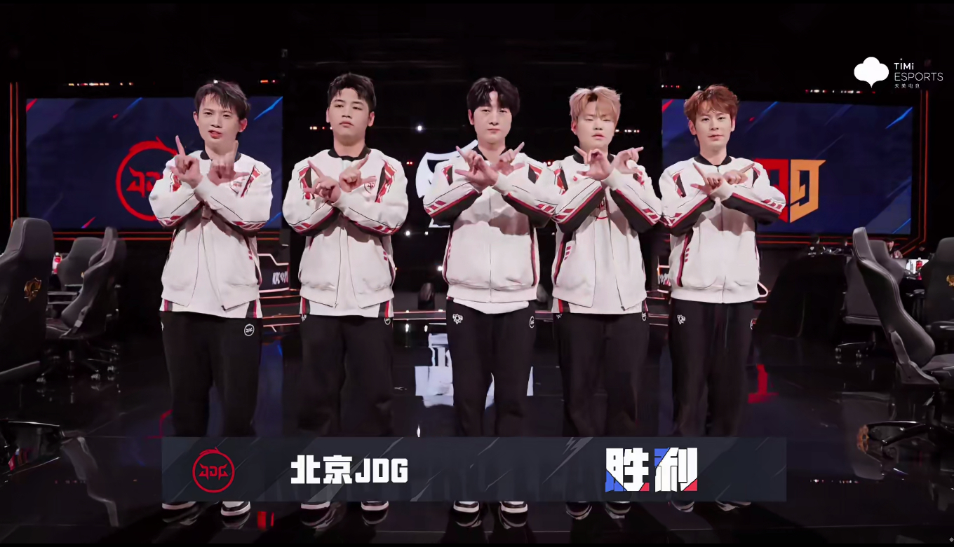 开云体育在线-包含FNC碾压JDG，Inspired完成史诗逆转顶尖较量八强赛，强势挺进下一轮的词条