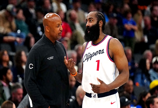 快船球队赢得重要胜利，全员奋力贡献的简单介绍