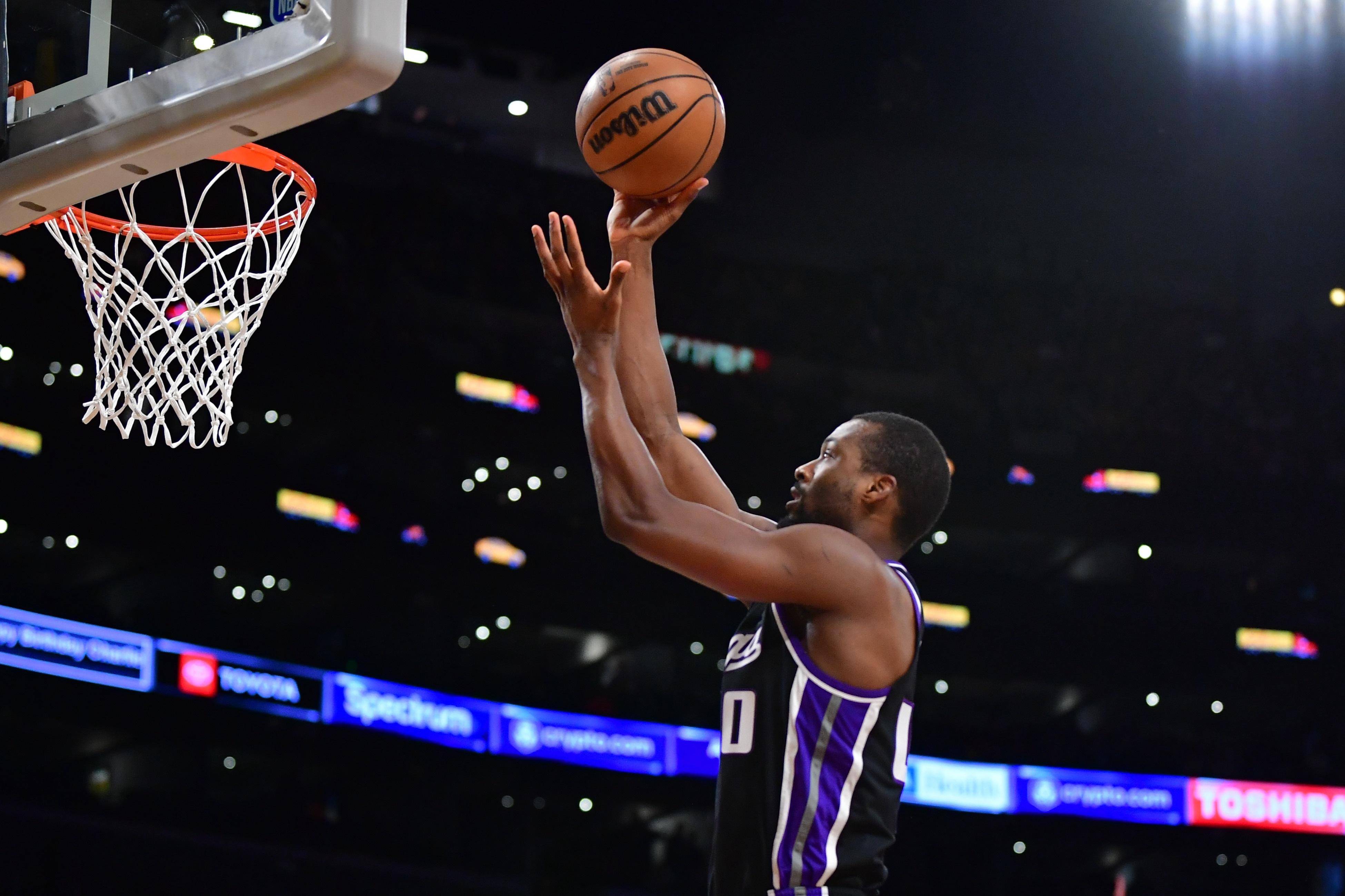 猛龙主教练德罗赞获最佳教练奖