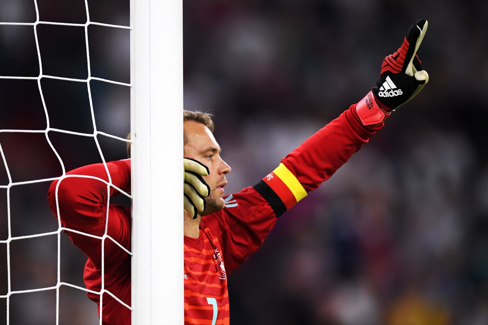 欧洲联赛中的步步惊心,球场风云变幻的简单介绍 欧洲联赛中的步步惊心,球场风云变幻的简单介绍