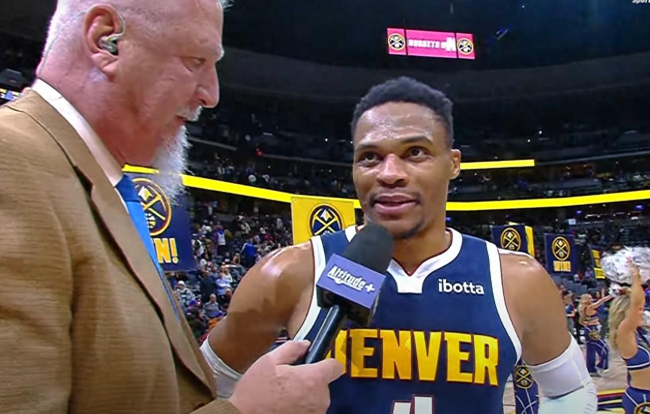 包含篮网客场不敌掘金遭遇连败，厄文25分表现普通的词条