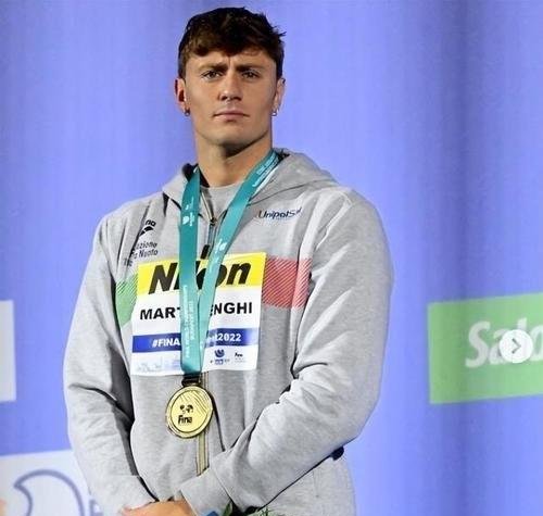 荷兰运动员在游泳比赛中打破记录,夺金 荷兰运动员在游泳比赛中打破记录,夺金