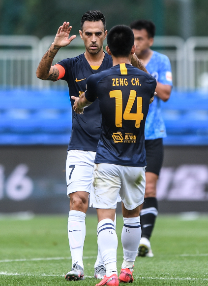 苏宁萨卡带领拦攻断球，赢球前跃升