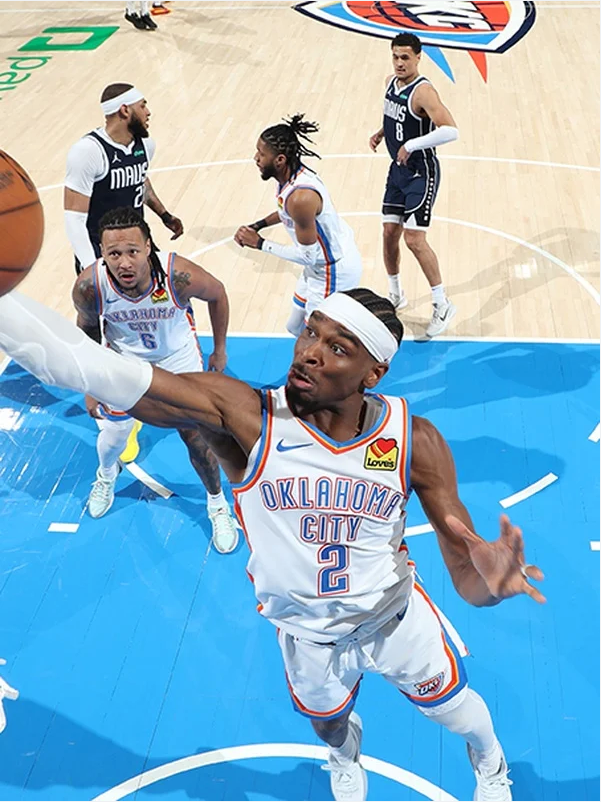 防守猛犸队赢得关键胜利，晋级季后赛